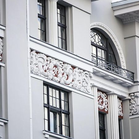 Centrally Located Apartment Overlooking Vermanes Park Riga Exterior photo